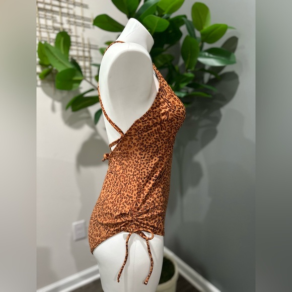 NEW Shade and Shore Women's Side-Tie Plunge One Piece Swimsuit Medium (8-10) - Picture 2 of 9